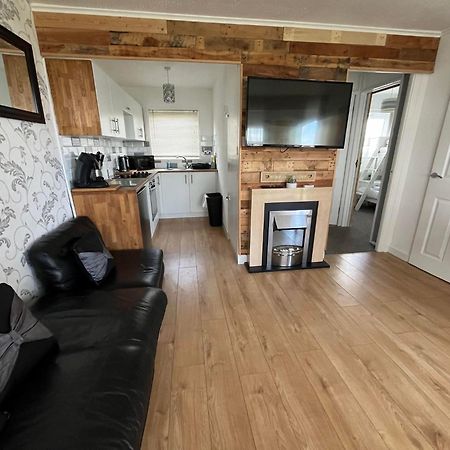 Signature, Scratby - Two Bed Chalet, Sleeps 7, Free Wi-Fi, Bed Linen And Towels Included, Pets Welcome And Onsite Entertainment Available Exterior photo