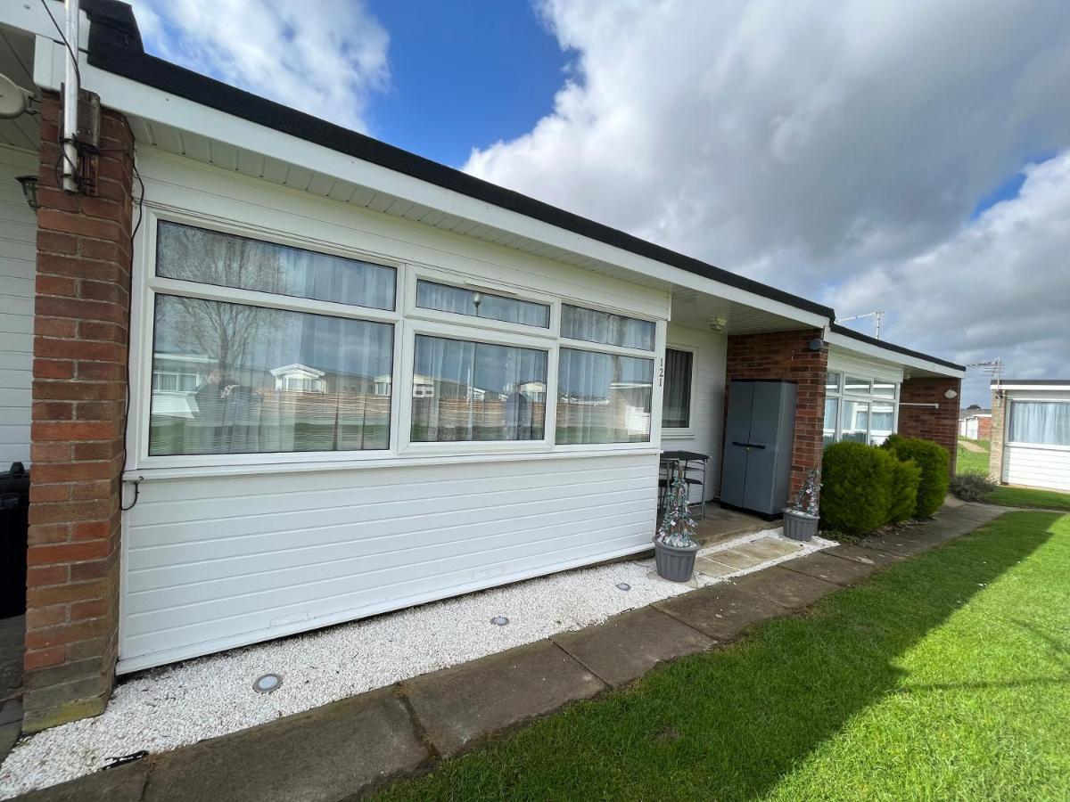Signature, Scratby - Two Bed Chalet, Sleeps 7, Free Wi-Fi, Bed Linen And Towels Included, Pets Welcome And Onsite Entertainment Available Exterior photo