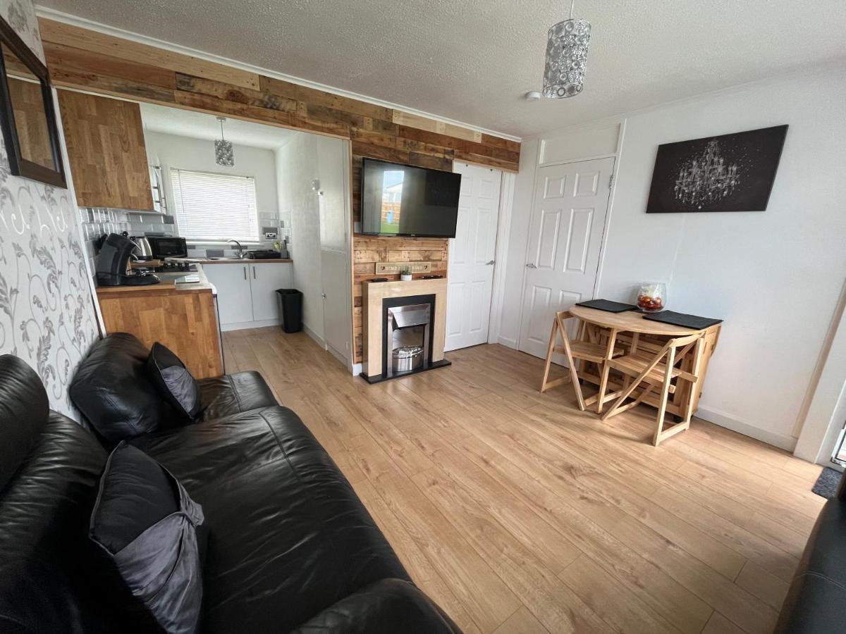 Signature, Scratby - Two Bed Chalet, Sleeps 7, Free Wi-Fi, Bed Linen And Towels Included, Pets Welcome And Onsite Entertainment Available Exterior photo