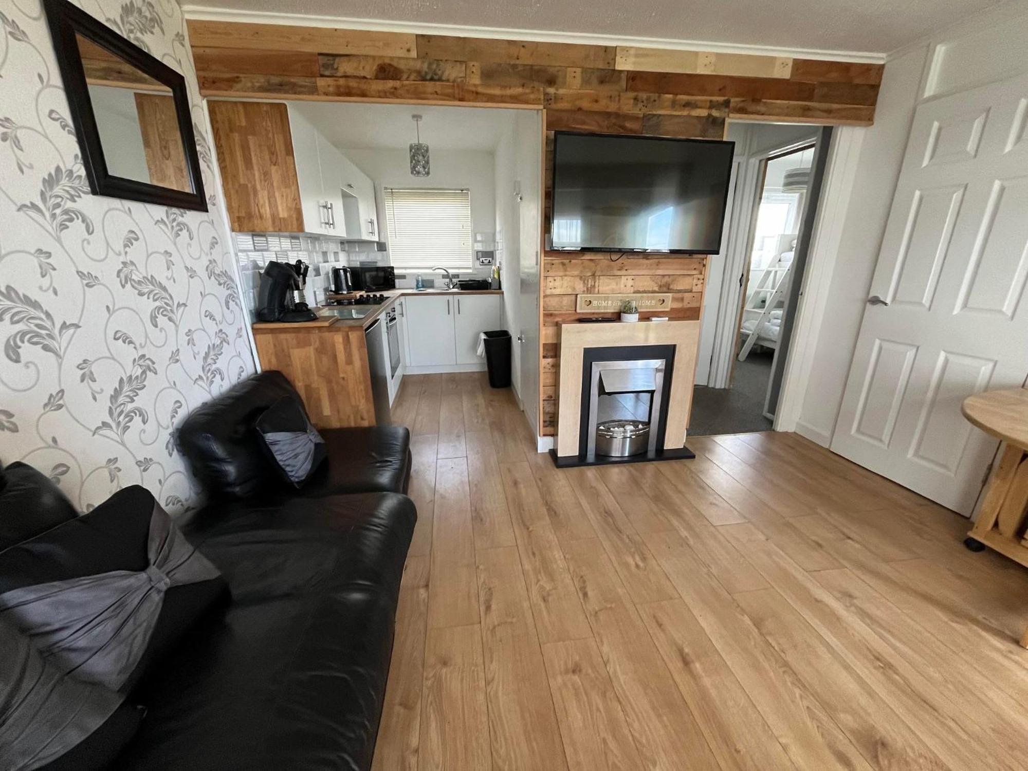 Signature, Scratby - Two Bed Chalet, Sleeps 7, Free Wi-Fi, Bed Linen And Towels Included, Pets Welcome And Onsite Entertainment Available Exterior photo