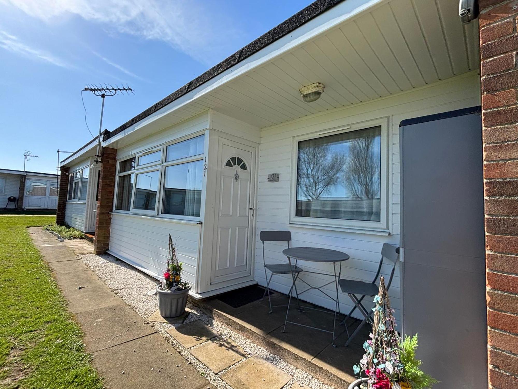 Signature, Scratby - Two Bed Chalet, Sleeps 7, Free Wi-Fi, Bed Linen And Towels Included, Pets Welcome And Onsite Entertainment Available Exterior photo